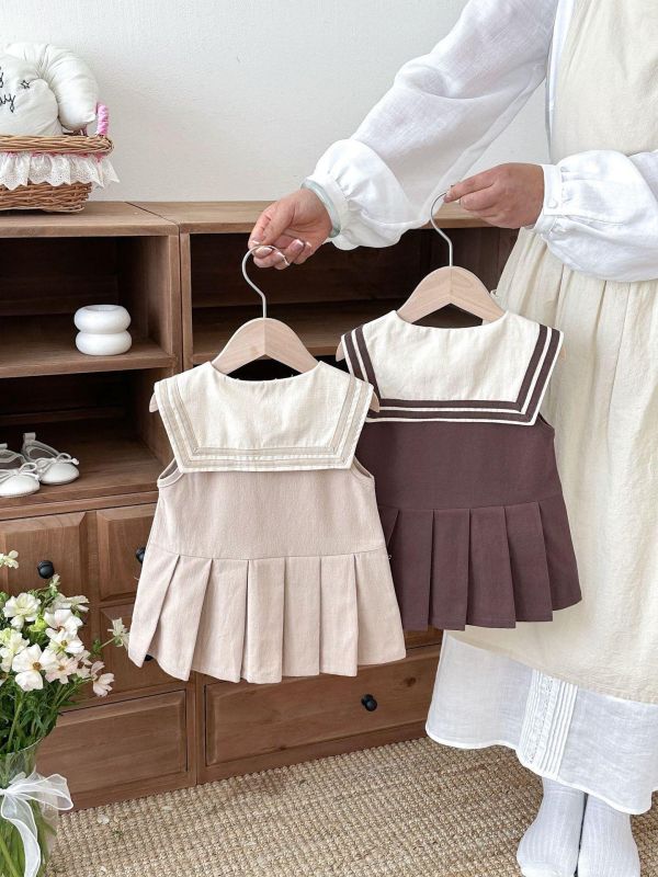 學院風小熊背心式百褶連身裙 