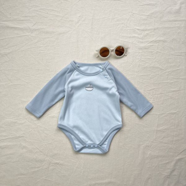 新生兒撞色拚袖可愛肩釦包屁衣 