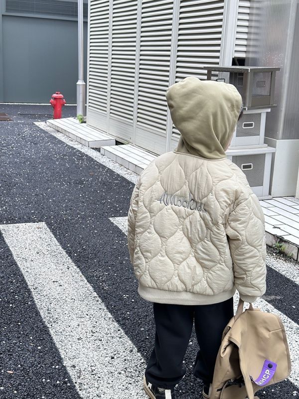 假兩件壓紋字母刺繡連帽外套 
