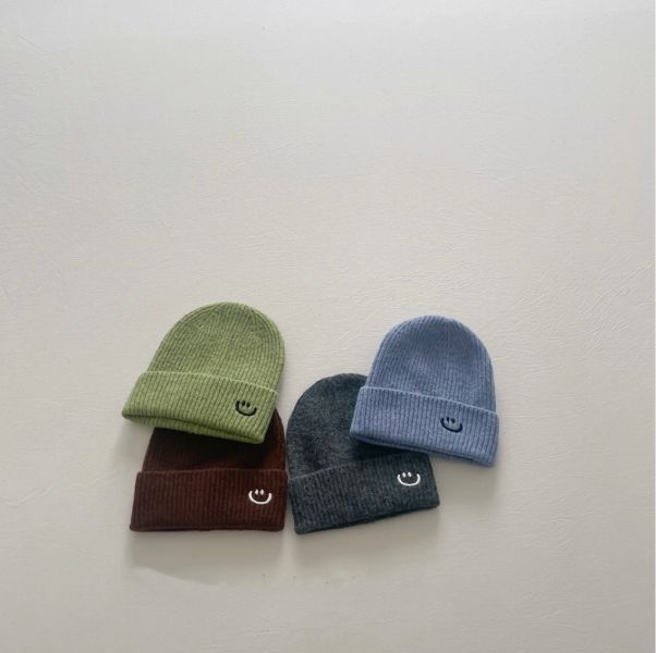 奶油色笑臉刺繡針織毛帽 