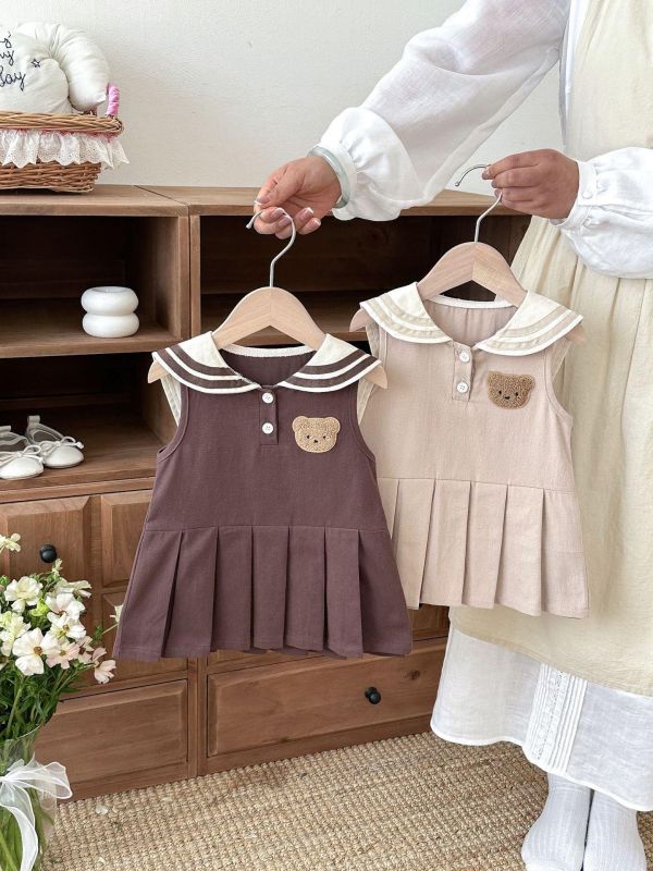 學院風小熊背心式百褶連身裙 