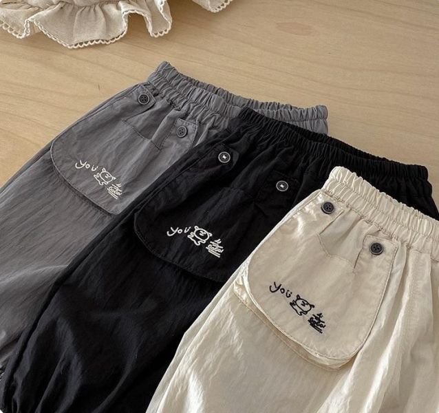 素色口袋塗鴉You字母束口褲 