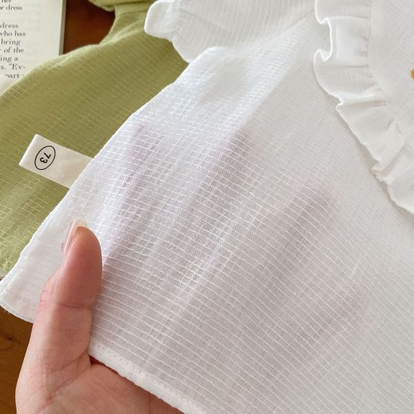 紗布棉花邊小花刺繡上衣 