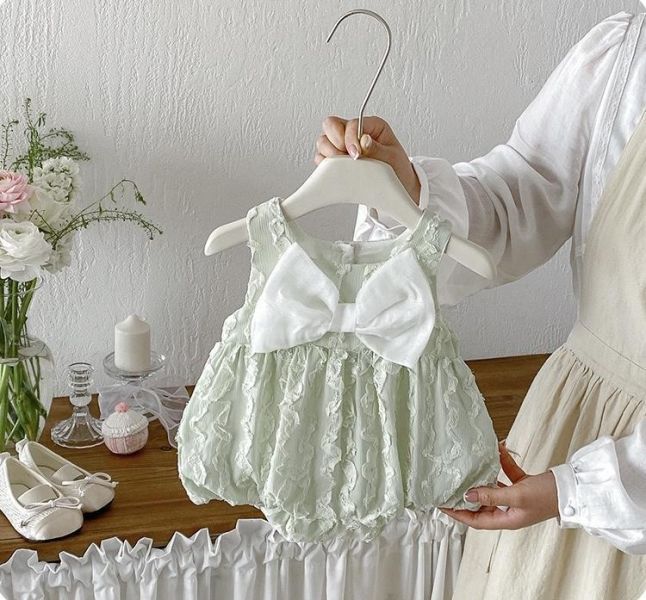 大蝴蝶結壓紋無袖包屁衣 