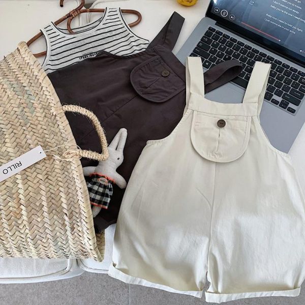 素色單口袋休閒吊帶短褲 