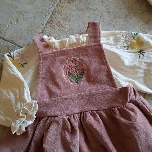 燈芯絨小花刺繡吊帶裙 