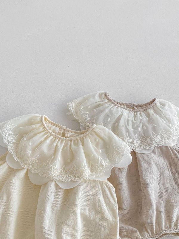 蕾絲大花翻領無袖包屁衣 