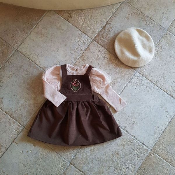 燈芯絨小花刺繡吊帶裙 