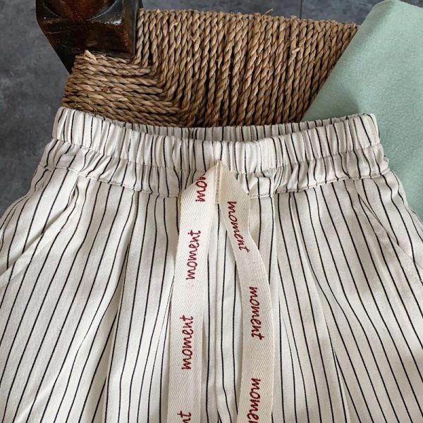 韓版豎條紋字母緞帶短褲 