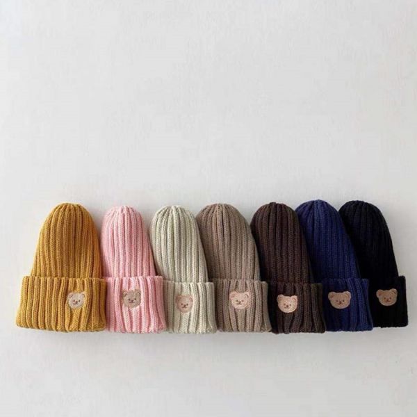 小熊刺繡針織坑條毛帽 