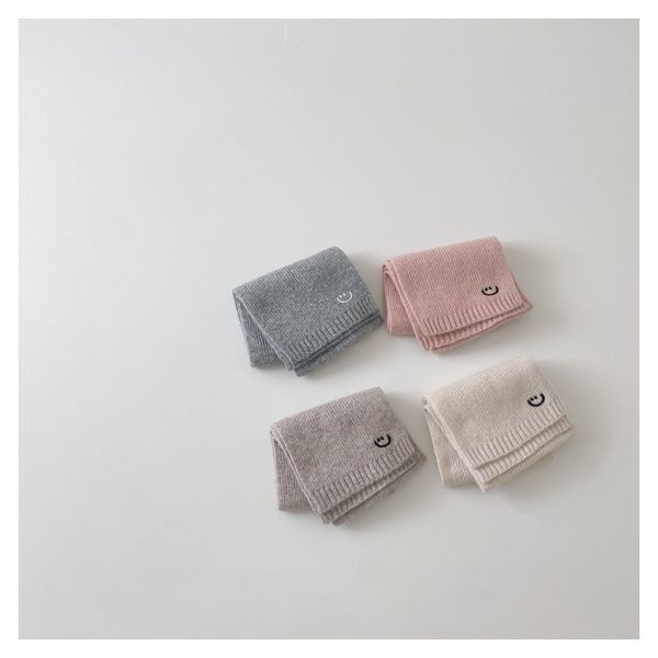 奶油色笑臉刺繡針織圍巾 
