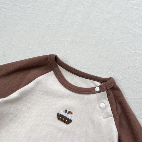 新生兒撞色拚袖可愛肩釦包屁衣 