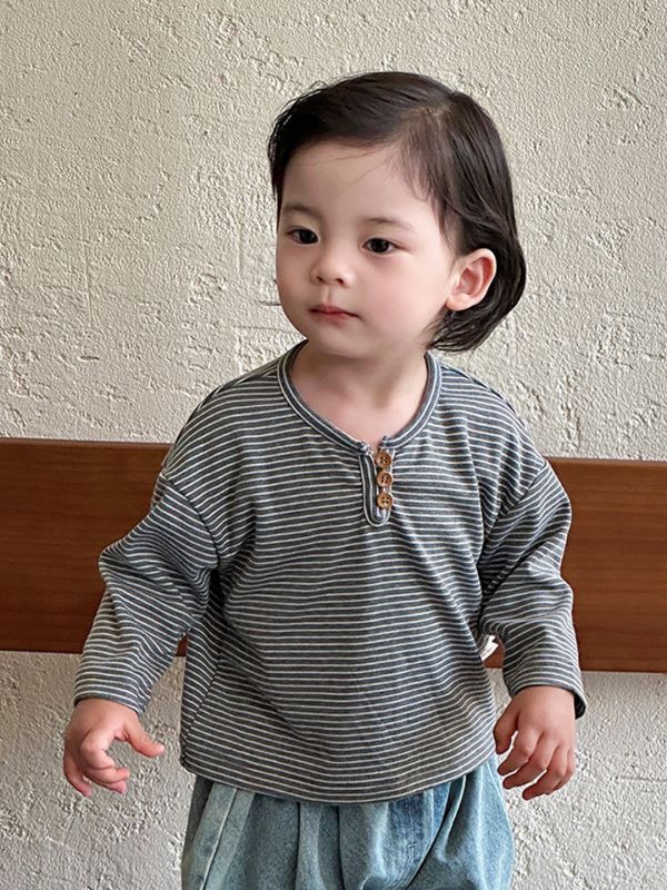 條紋開釦上衣/黑碳吊帶連身褲 