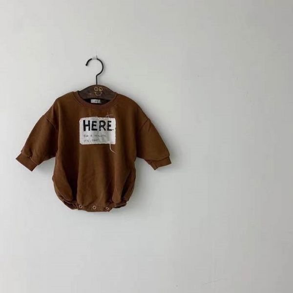 不修邊HERE布標包屁衣 