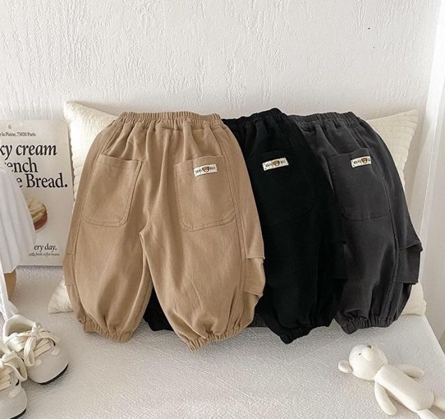 百搭素色小標素色束口褲 