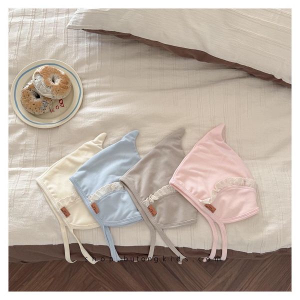 素色蕾絲拼接精靈尖尖護耳帽 