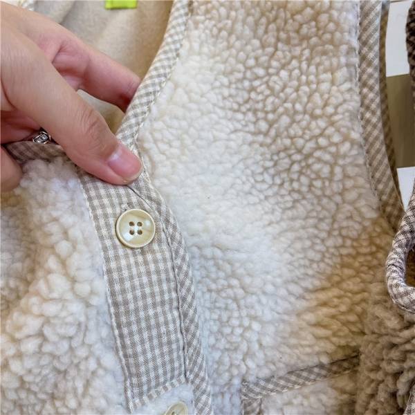 滾邊羊羔毛雙口袋背心 