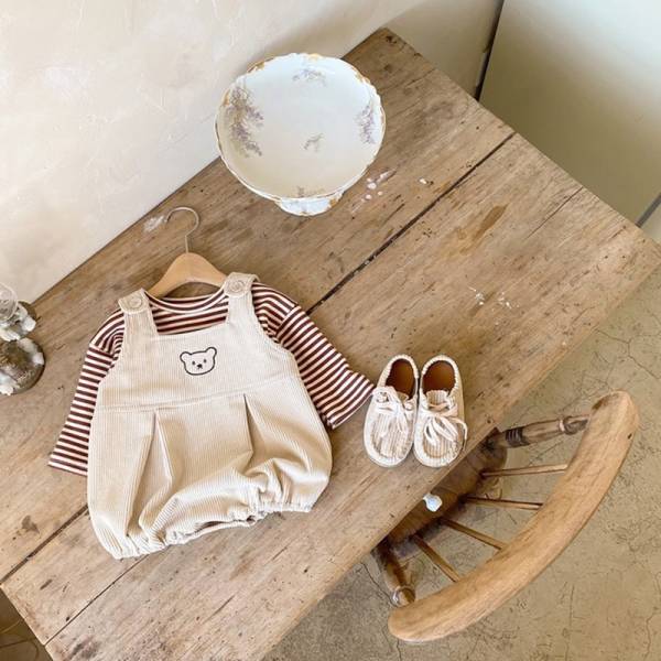 條紋上衣+燈芯絨小熊吊帶褲 