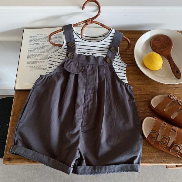 素色單口袋休閒吊帶短褲 