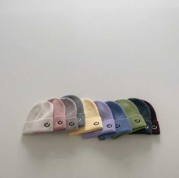 奶油色笑臉刺繡針織毛帽 