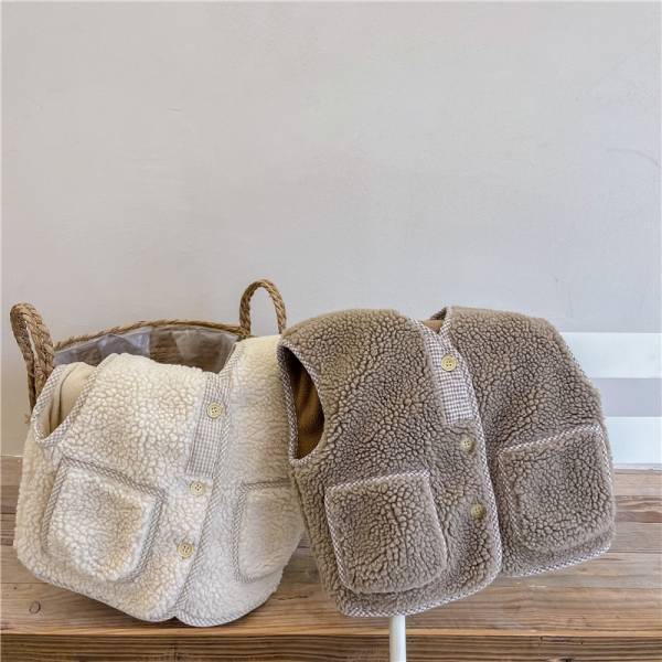 滾邊羊羔毛雙口袋背心 