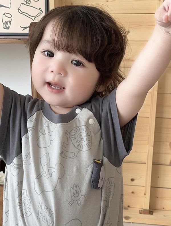 可愛塗鴉企鵝布偶拼袖包屁衣 