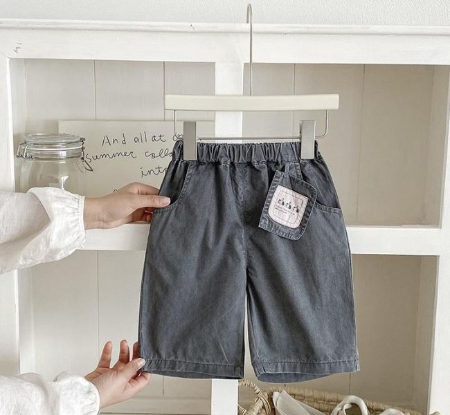 三隻狗狗吊牌感素色長褲 