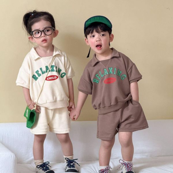 運動風翻領字母素色兩件式套裝 