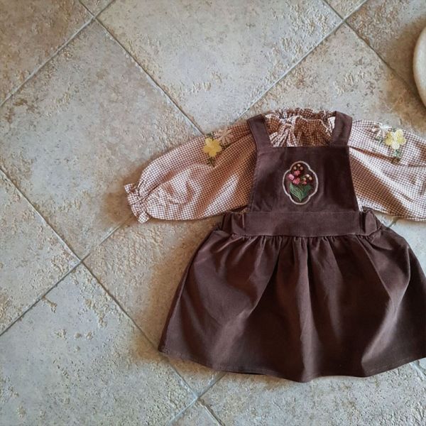 燈芯絨小花刺繡吊帶裙 