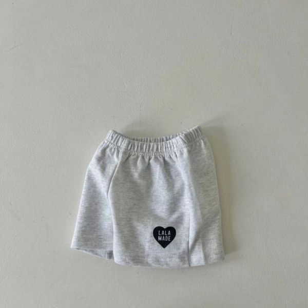 素色愛心布標鬆緊短褲 