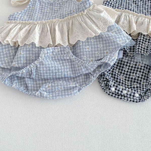 格紋小花蕾絲拼接細肩包屁裙 