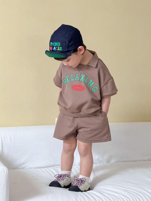 運動風翻領字母素色兩件式套裝 