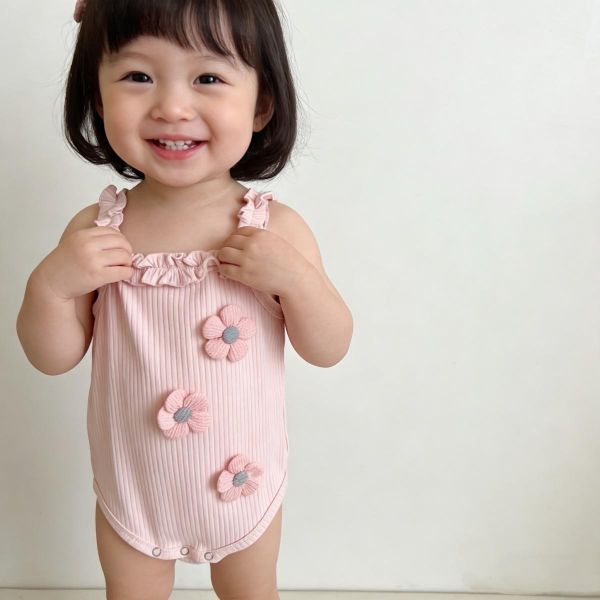 甜美可愛立體小花背帶包屁衣 