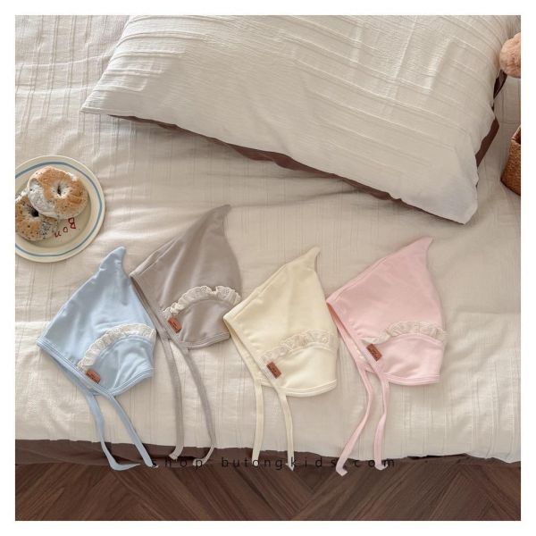 素色蕾絲拼接精靈尖尖護耳帽 