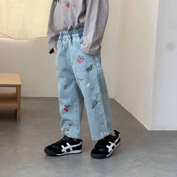 百搭可愛刺繡牛仔直筒褲 