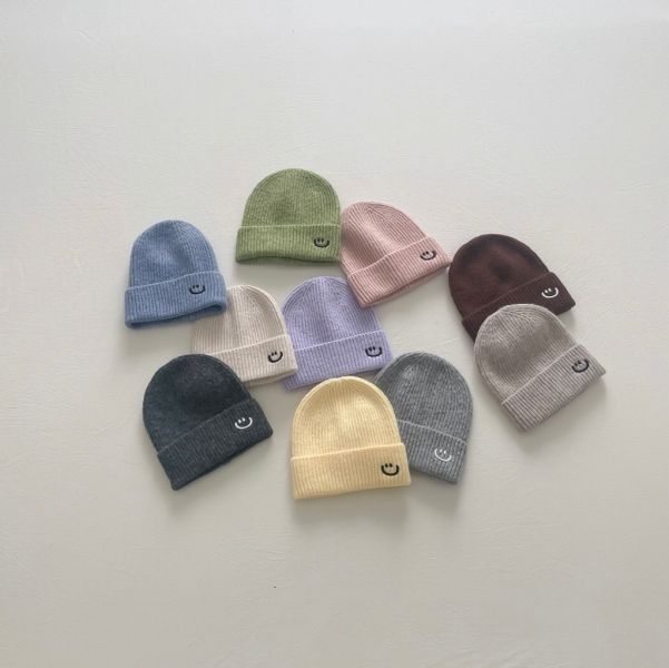 奶油色笑臉刺繡針織毛帽 