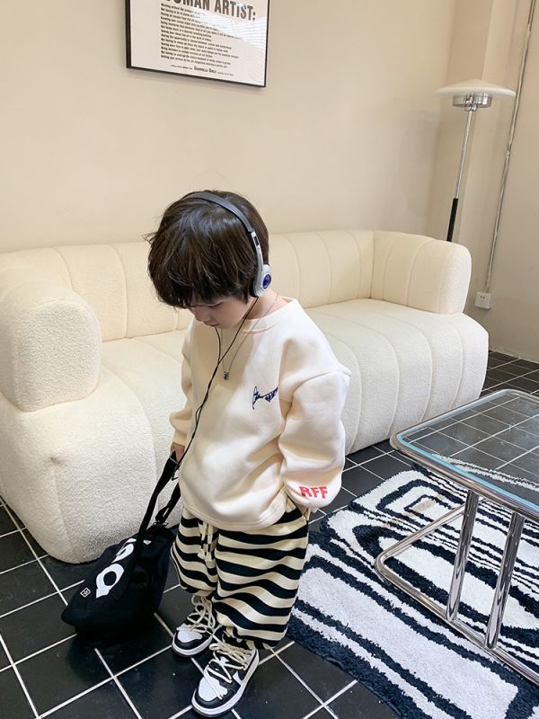 百搭極簡一體絨上衣 