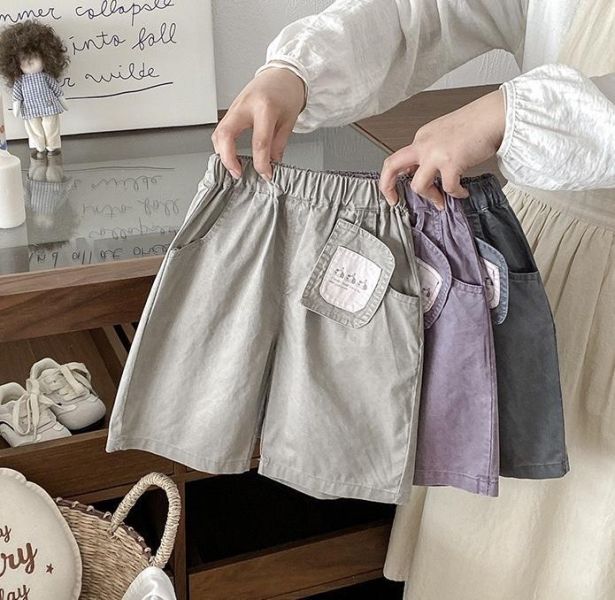 三隻狗狗吊牌感素色長褲 