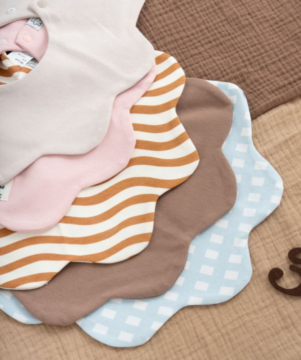 純棉360度花瓣形吸水口水巾圍兜 