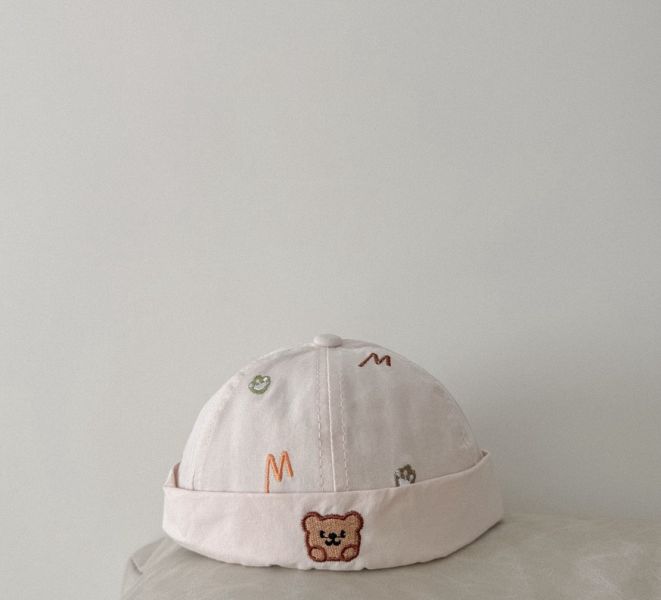 痞帥小熊字母刺繡瓜皮帽 