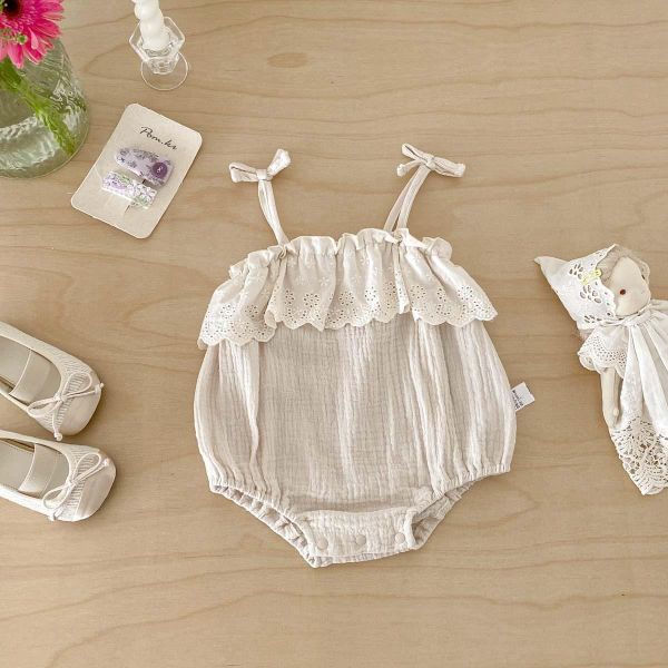 荷葉領系肩綁帶包屁衣 