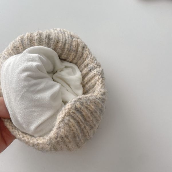 混織格紋雙毛球護耳毛帽 