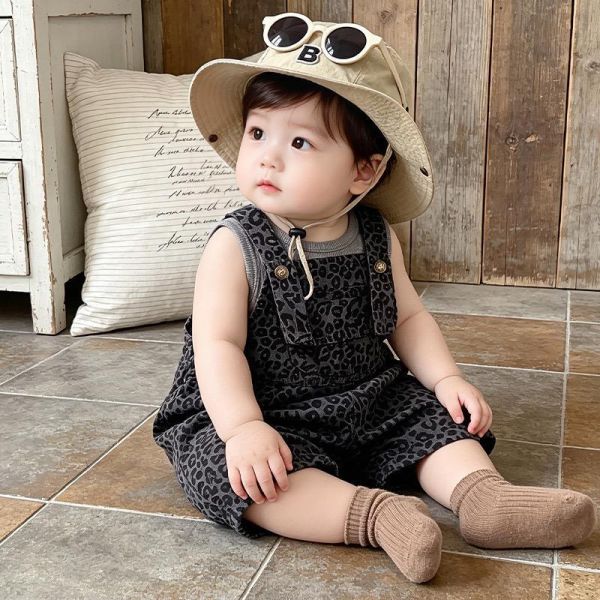 兩件式素背心+豹紋吊帶短褲套裝 