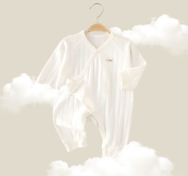 新生兒柔軟親膚小翅膀連身裝 