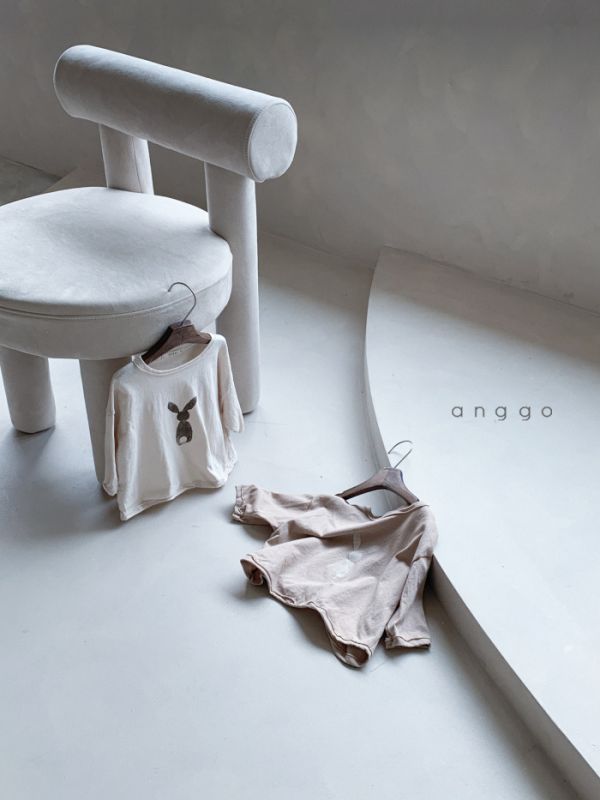 不修邊薄款兔子印花上衣 