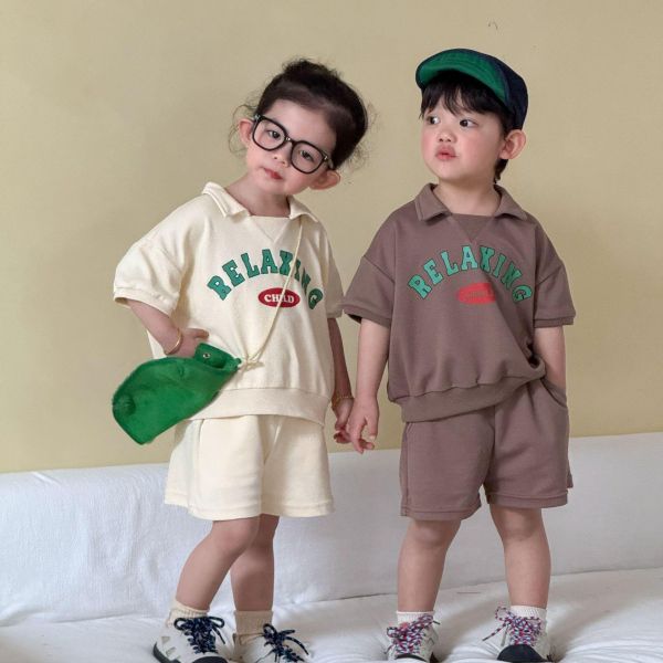 運動風翻領字母素色兩件式套裝 