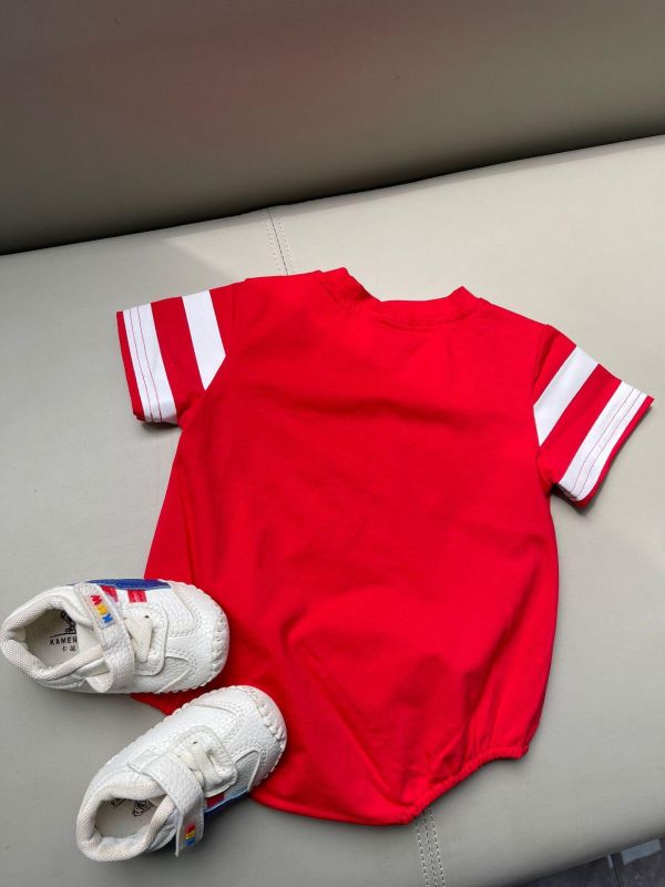 運動風25字母撞色包屁衣 