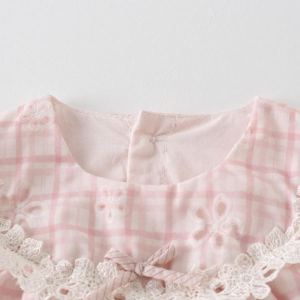 格紋蕾絲圓領飛袖包屁衣 