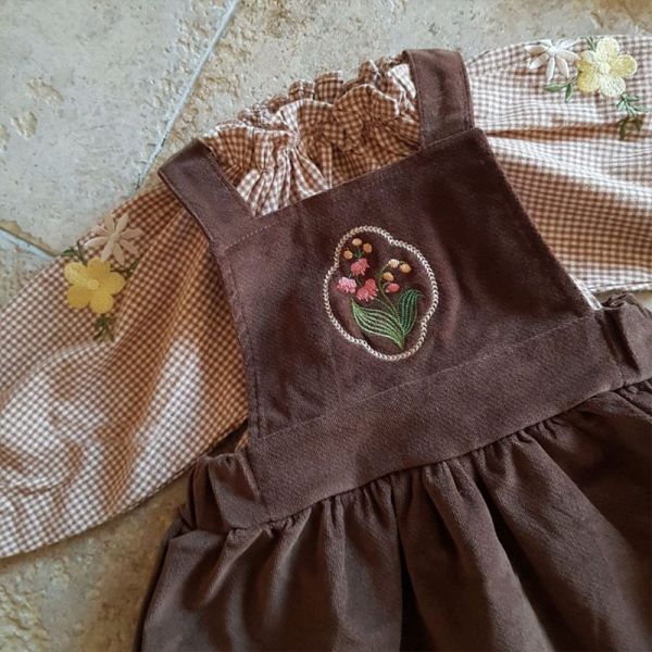 燈芯絨小花刺繡吊帶裙 