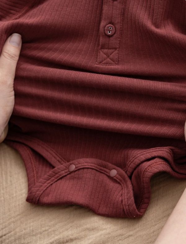 新生兒酒紅色質感花領包屁衣 